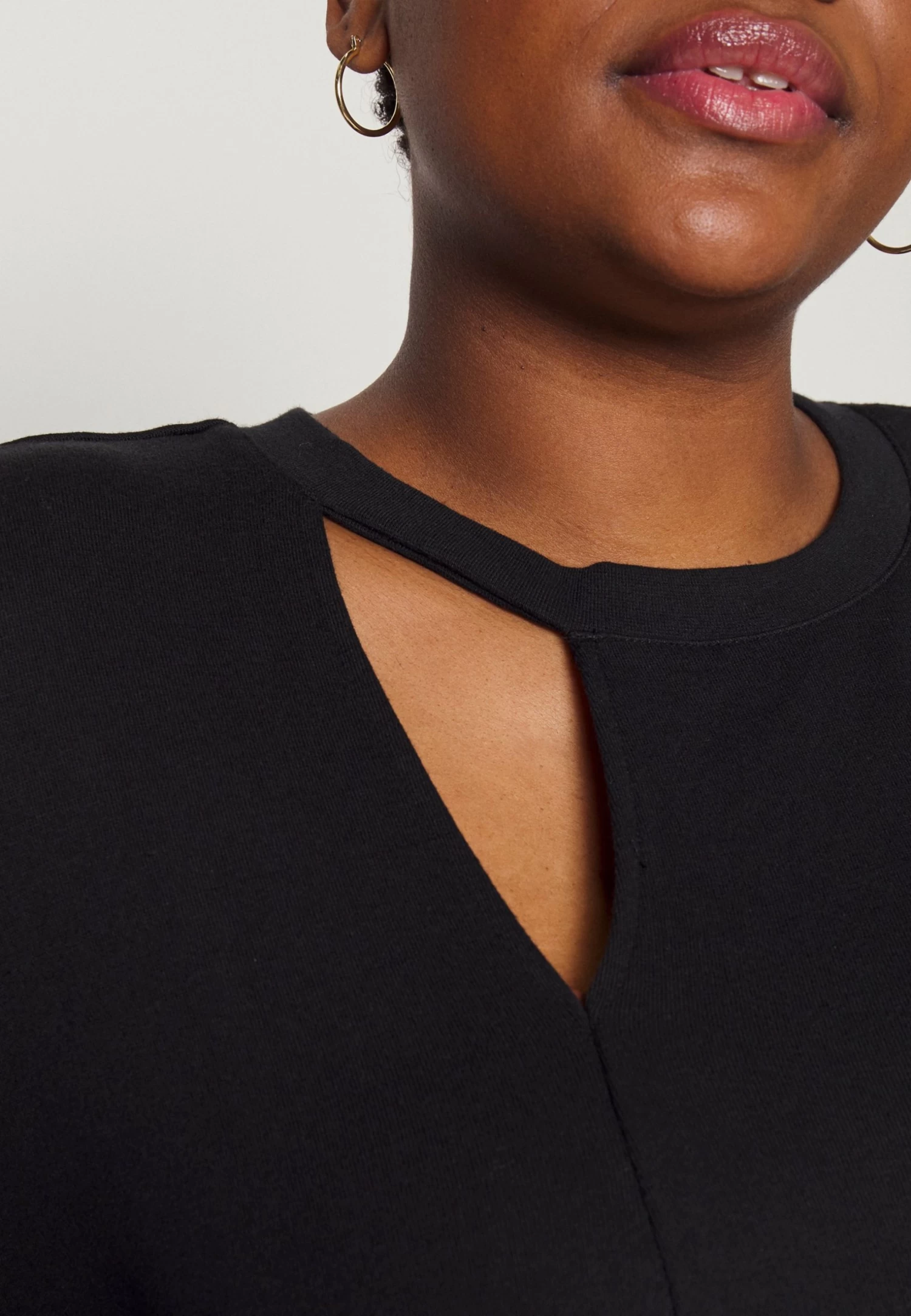 Cut Out Neck Fit - Sudadera -Black - Imagen 6