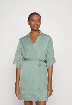 Anna Field Albornoz - Green