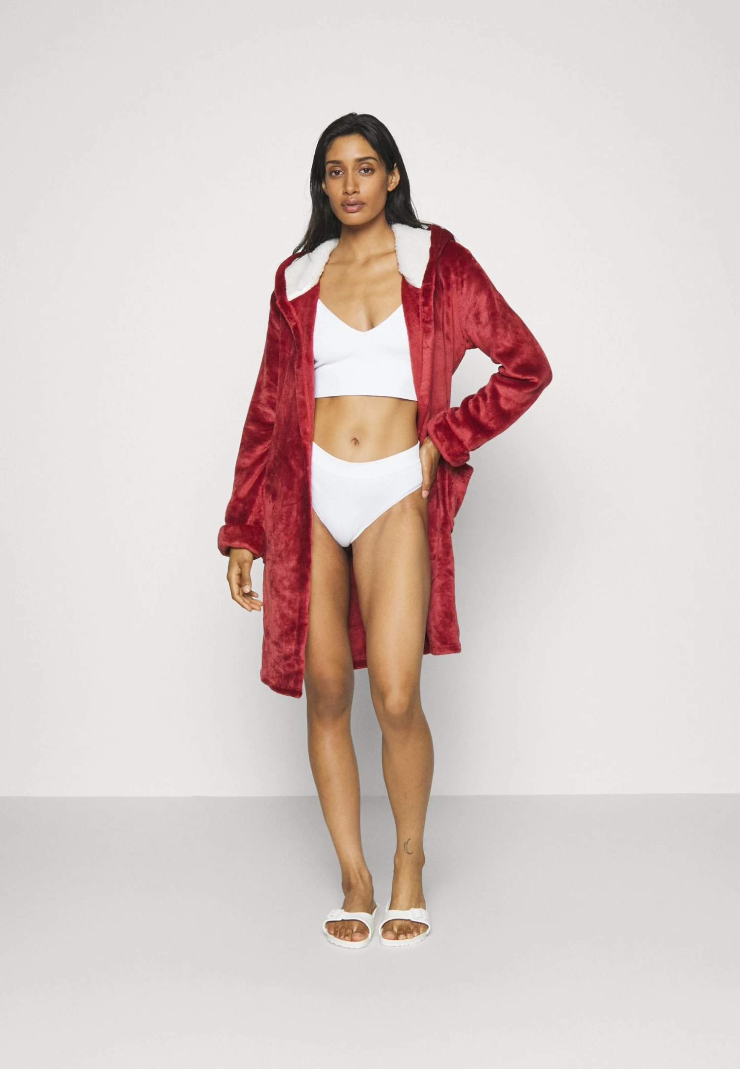 Anna Field Albornoz - Dark Red - Imagen 2