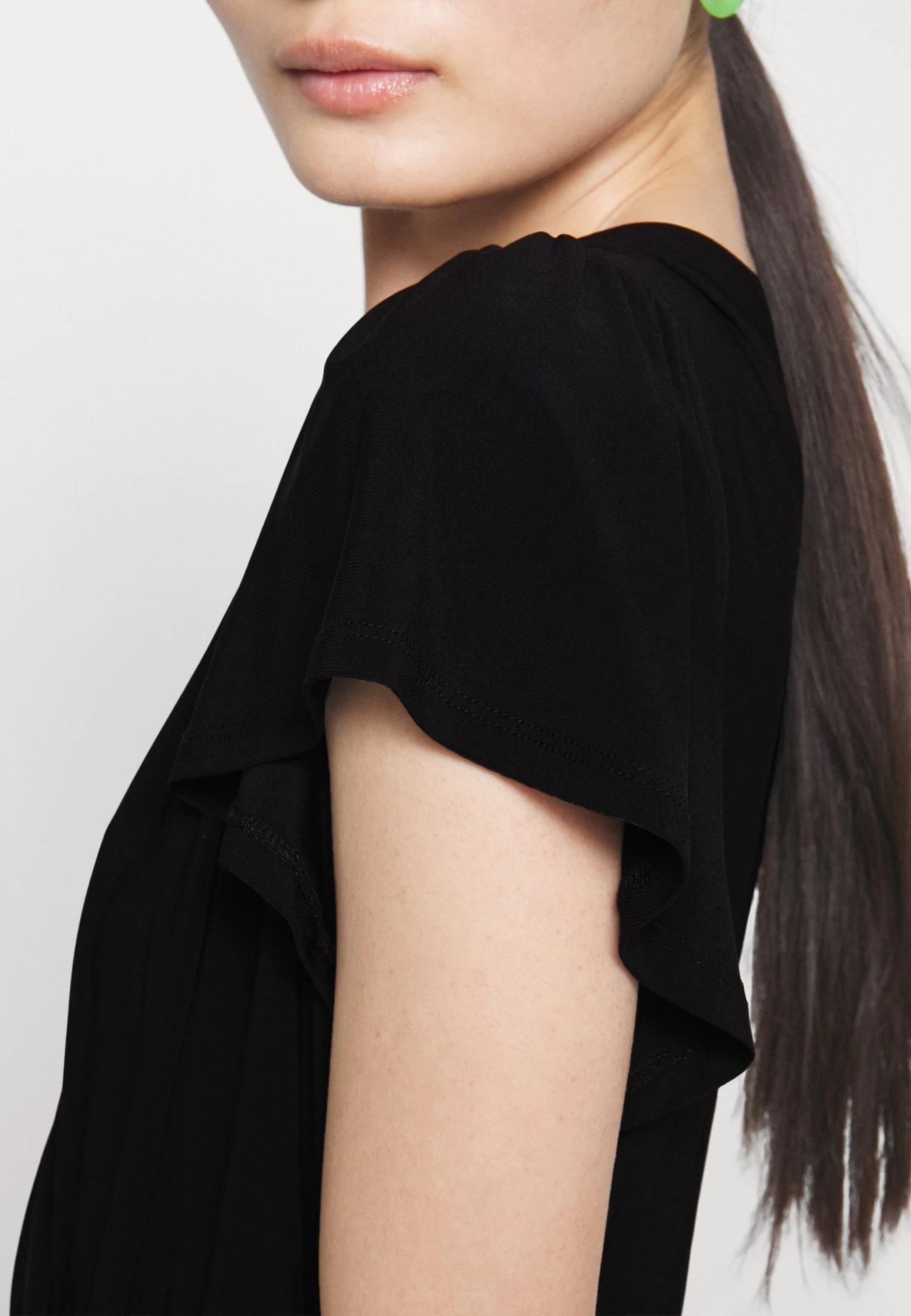 Frilled Cap Sleeves Flared Dress - Vestido Ligero - Black - Imagen 5