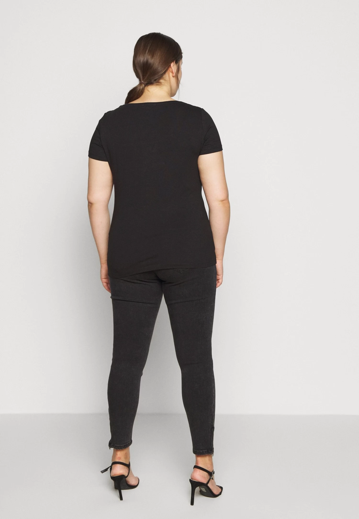 3Er Pack- Camiseta Básica - White/Black/Dark Grey - Imagen 4