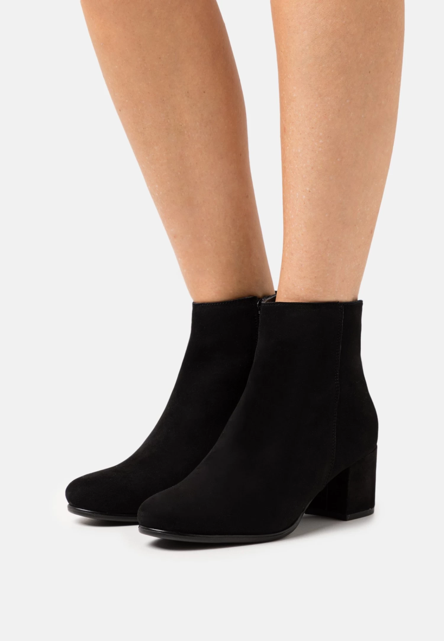 Leather - Botines - Black